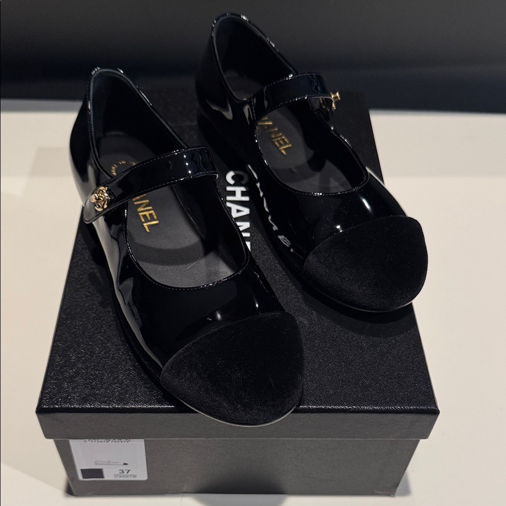 BRAND NEW CHANEL Black Patent Leather Mary Jane Flats